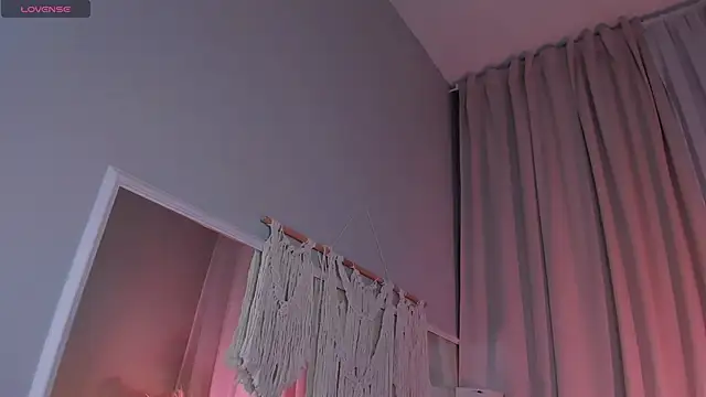 Kim Oberlin  online show from 4, 3, 2025