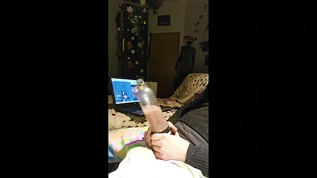 Snapshot of Gilgamesch1704 chatting on 2, 12, 2025 Gilgamesch1704 online show from 2, 12, 2025