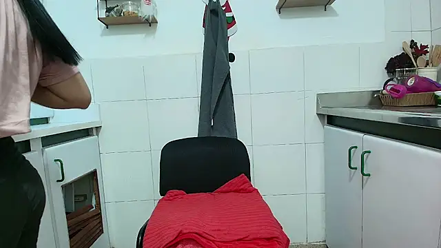 couple lovelyds online show from 18, 1, 2026