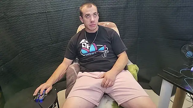 Snapshot of ScubaStevex chatting on 2, 12, 2025 ScubaStevex online show from 2, 12, 2025