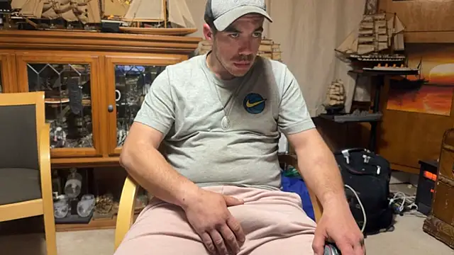 Snapshot of ScubaStevex chatting on 15, 5, 2026 ScubaStevex online show from 15, 5, 2026