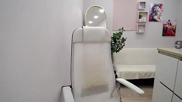 Milla Cutie18 online show from 4, 2, 2026