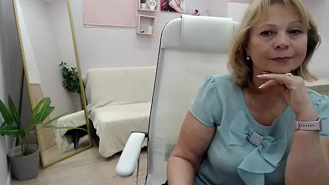 Milla Cutie18 online show from 27, 2, 2025