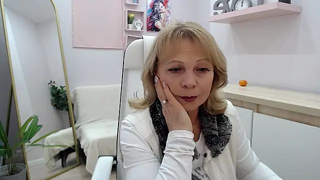 Milla Cutie18 online show from 5, 3, 2025