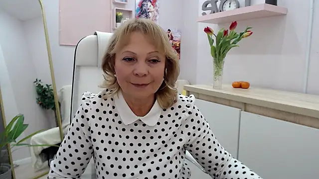 Milla Cutie18 online show from 6, 3, 2025