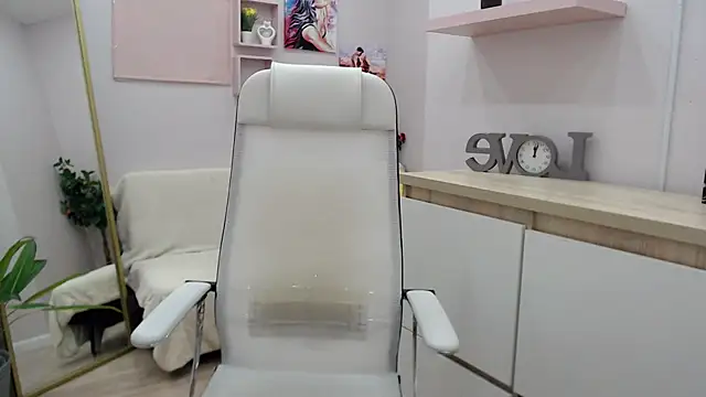 Milla Cutie18 online show from 3, 3, 2025