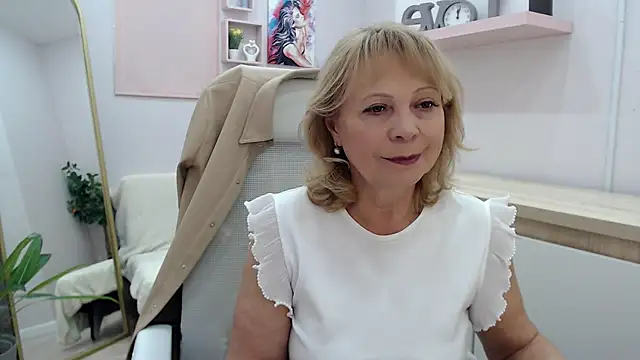 Milla Cutie18 online show from 4, 3, 2025