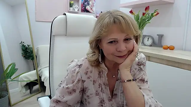 Milla Cutie18 online show from 6, 3, 2025