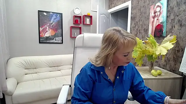 Milla Cutie18 online show from 25, 9, 2025