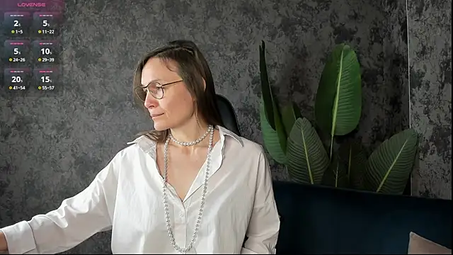 Lillian White online show from 11, 11, 2025