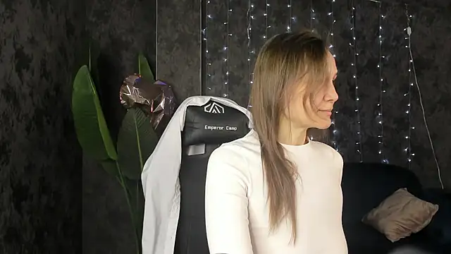 Lillian White online show from 25, 3, 2026