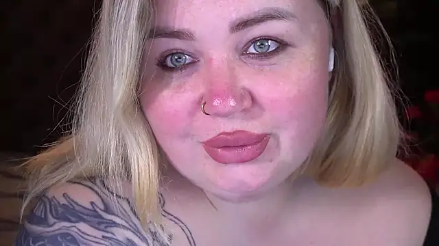 Snapshot of ZaraReignn chatting on 12, 5, 2026 ZaraReignn online show from 12, 5, 2026