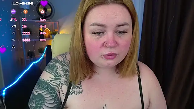 ZaraReignn online show from 6, 3, 2025