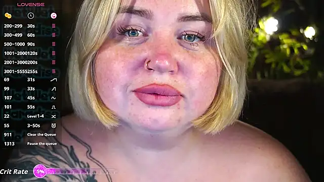 ZaraReignn online show from 6, 11, 2025