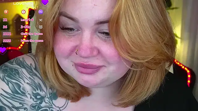 ZaraReignn online show from 3, 3, 2025