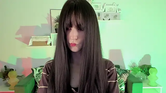 LuxRayi online show from 2, 2, 2025