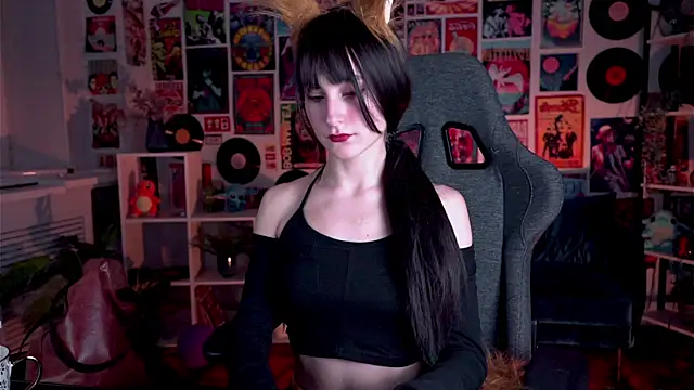 LuxRayi online show from 1, 2, 2025