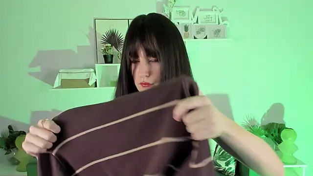 LuxRayi online show from 2, 2, 2025