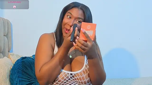 Snapshot of KloheCurvy chatting on 26, 11, 2025 KloheCurvy online show from 26, 11, 2025