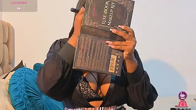 Snapshot of KloheCurvy chatting on 17, 11, 2025 KloheCurvy online show from 17, 11, 2025