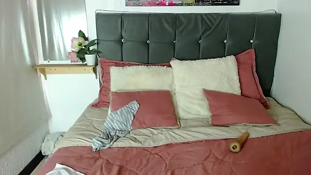 ShyVibes  online show from 6, 3, 2025