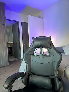 SophieRaily  online show from 4, 11, 2025