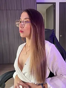 SophieRaily  online show from 8, 10, 2025