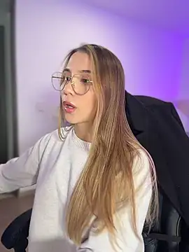 Snapshot of SophieRaily_ chatting on 25, 2, 2026 SophieRaily online show from 25, 2, 2026