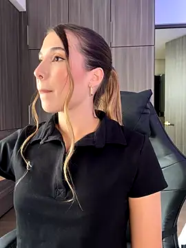 SophieRaily  online show from 8, 9, 2025