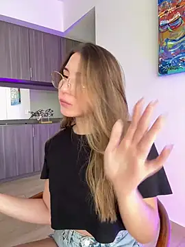 SophieRaily  online show from 24, 2, 2025