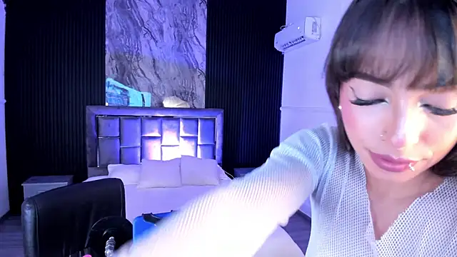 MiiaaMoonroee online show from 13, 11, 2025