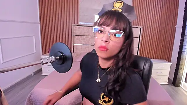 MiiaaMoonroee online show from 12, 1, 2026