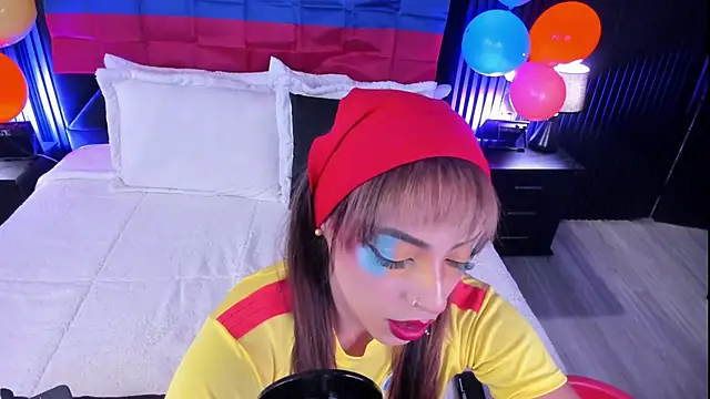 Snapshot of MiiaaMoonroee chatting on 7, 7, 2026 MiiaaMoonroee online show from 7, 7, 2026