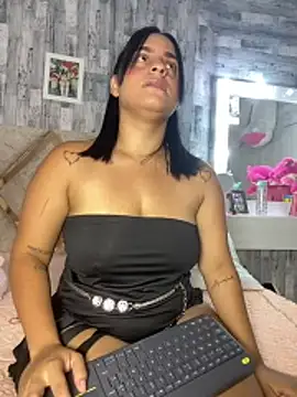 Snapshot of Violetrousse chatting on 19, 5, 2026 Violetrousse online show from 19, 5, 2026