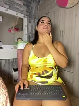 Snapshot of Violetrousse chatting on 6, 6, 2026 Violetrousse online show from 6, 6, 2026