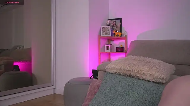 Mona Lisss online show from 20, 9, 2025