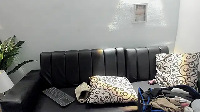 Mia petite01 online show from 15, 11, 2025