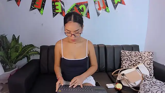 Mia petite01 online show from 11, 10, 2025