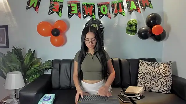 Mia petite01 online show from 4, 10, 2025