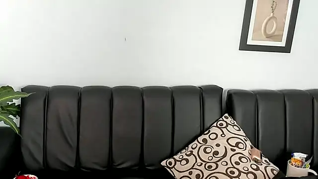 Mia petite01 online show from 21, 9, 2025