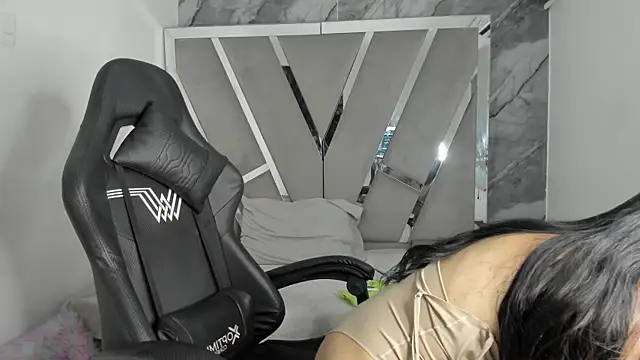 Mia petite01 online show from 3, 4, 2026