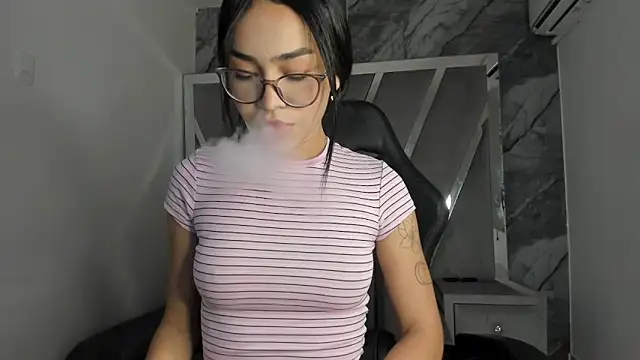 Mia petite01 online show from 19, 5, 2026