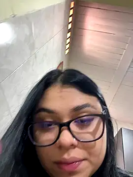 alissonfernandez  online show from 17, 9, 2025