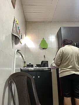 alissonfernandez  online show from 18, 9, 2025