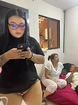 Snapshot of alissonfernandez_ chatting on 21, 6, 2026 alissonfernandez online show from 21, 6, 2026