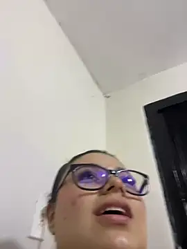 alissonfernandez  online show from 27, 5, 2026