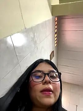 alissonfernandez  online show from 3, 10, 2025