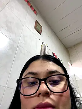 alissonfernandez  online show from 4, 10, 2025