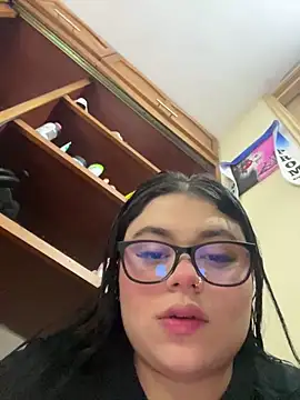 alissonfernandez  online show from 5, 4, 2026