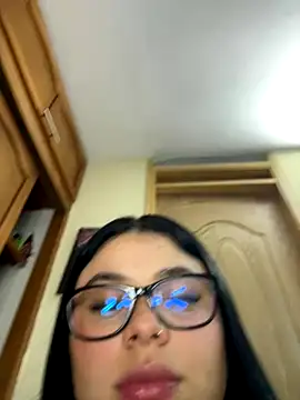 alissonfernandez  online show from 22, 11, 2025